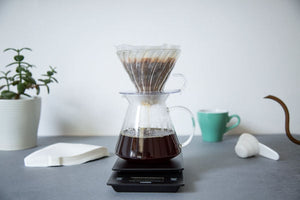 
                  
                    Load image into Gallery viewer, SIMPLY HARIO V60-02 GLASS BREWING KIT
                  
                