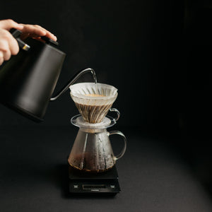 
                  
                    Load image into Gallery viewer, SIMPLY HARIO V60-02 GLASS BREWING KIT
                  
                