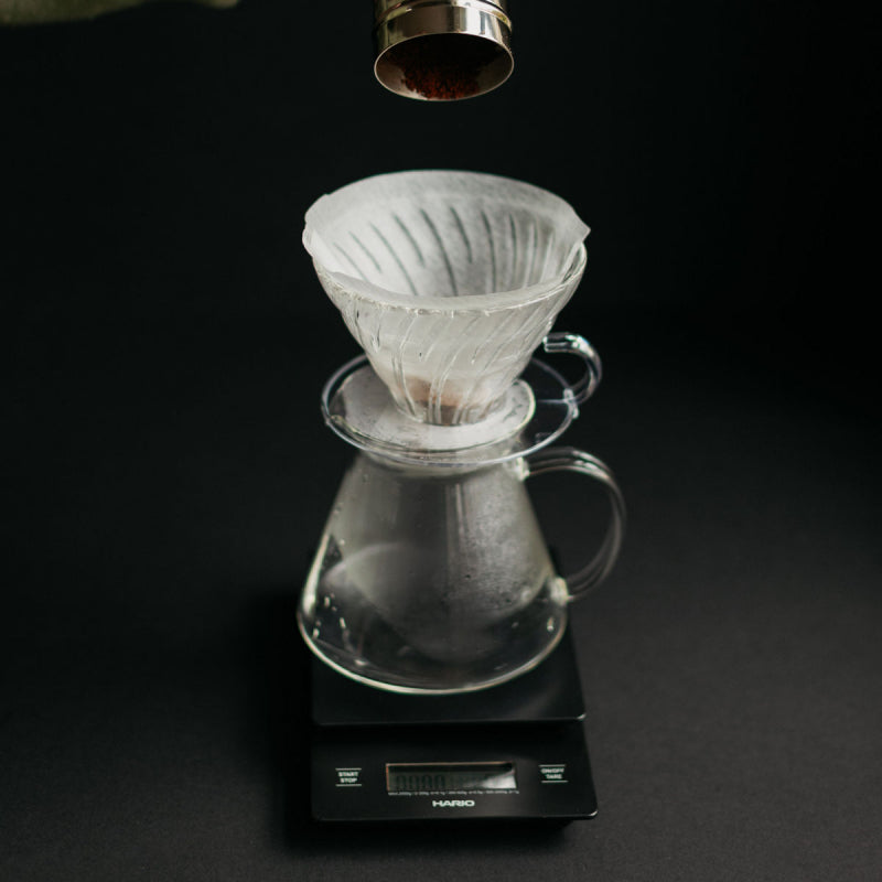 
                  
                    Load image into Gallery viewer, SIMPLY HARIO V60-02 GLASS BREWING KIT
                  
                